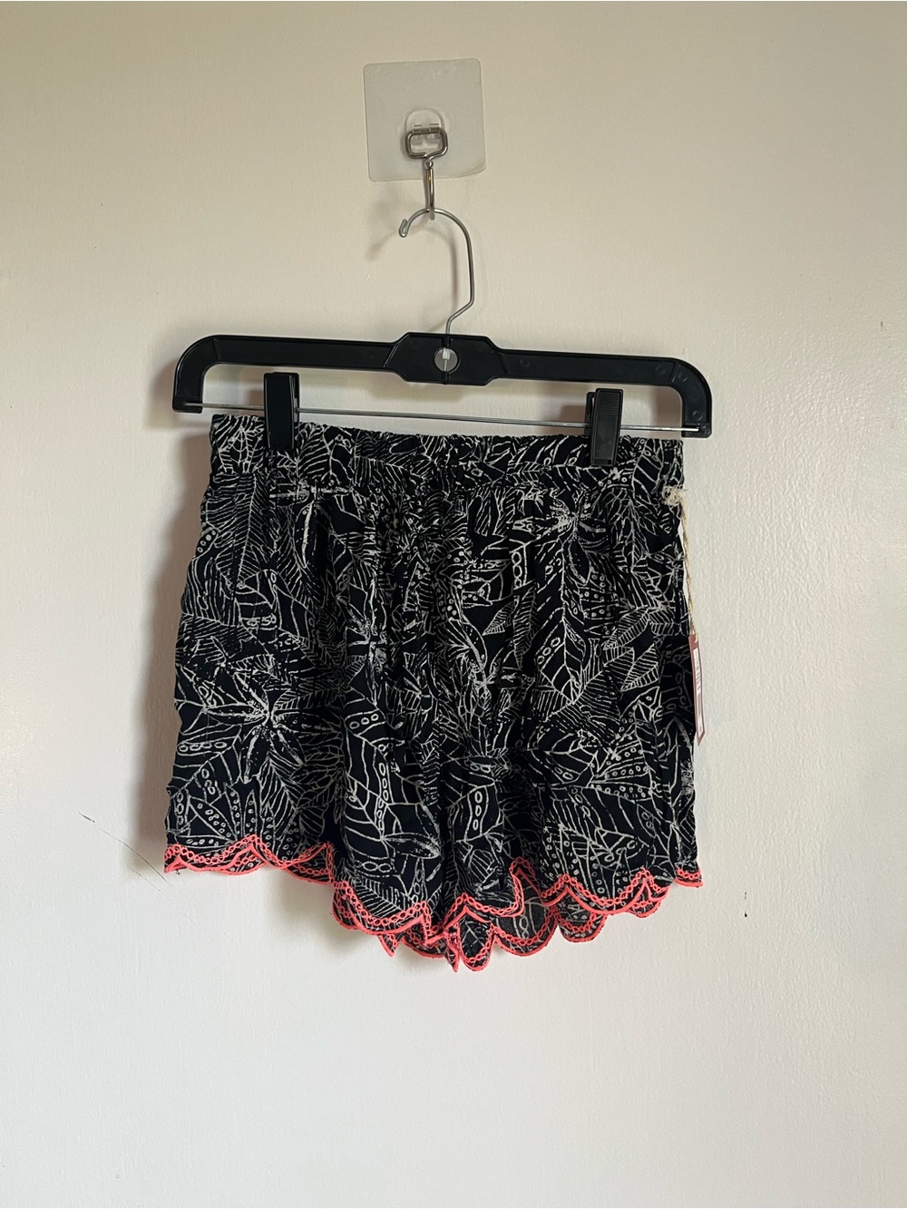 Mossimo Supply Co. Black & White Leaf Print High Waist Shorts with Coral Trim